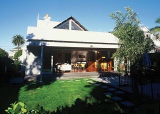 APPLE HOUSE