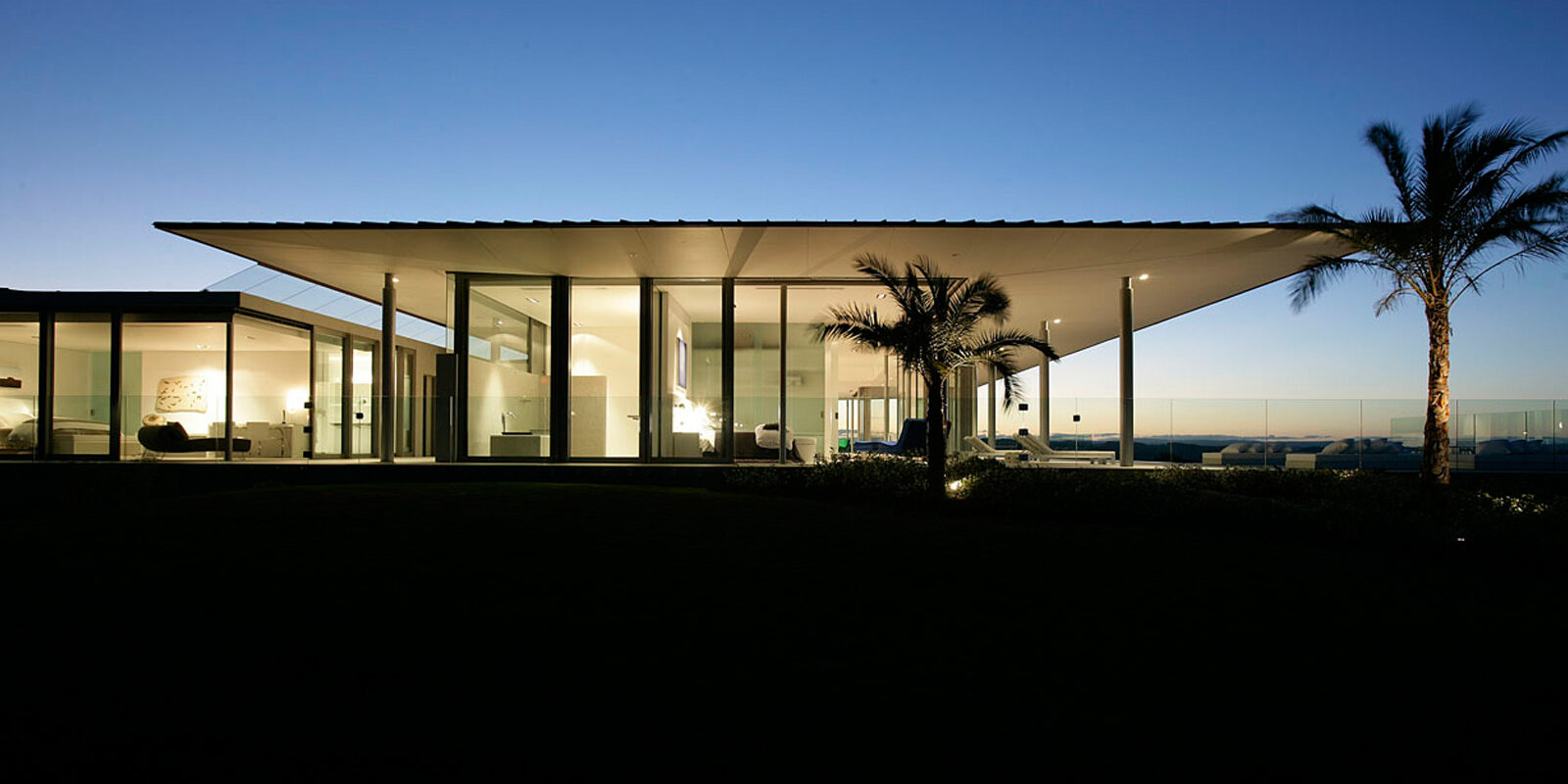 eagles-nest-crosson-architects-15 luxury architecture on hill night lighting