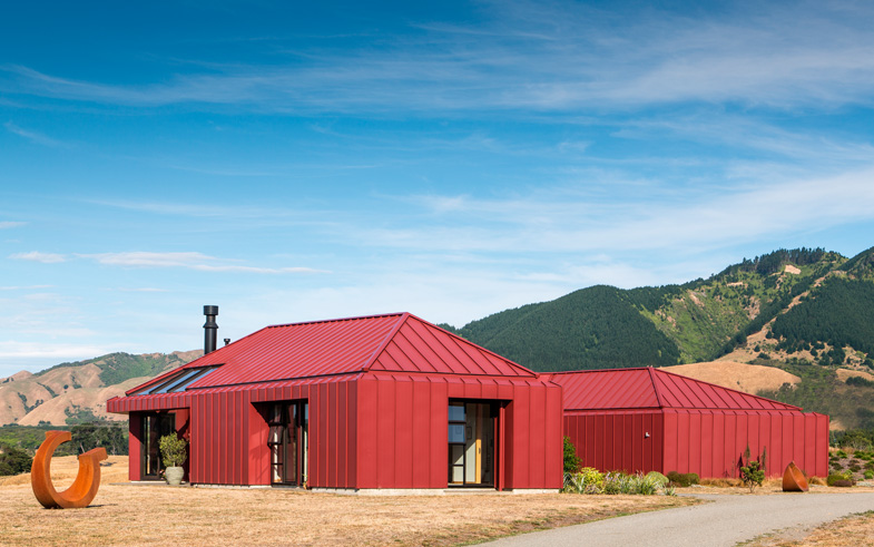 Red Nohoroa house in new zealand foothills